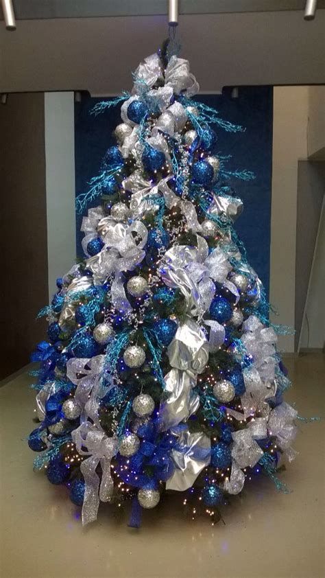 Blue And Silver Christmas Tree Decor Ideas 36