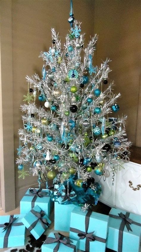 Blue And Silver Christmas Tree Decor Ideas 38