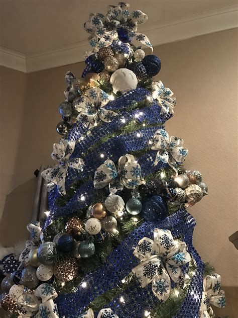 Blue And Silver Christmas Tree Decor Ideas 39