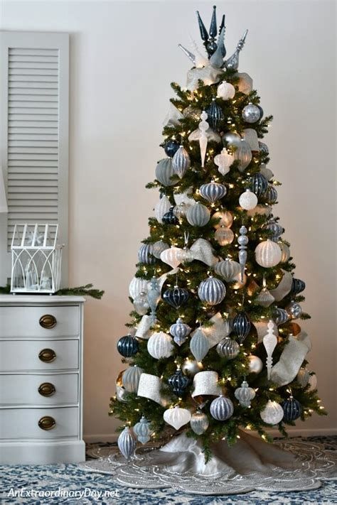Blue And Silver Christmas Tree Decor Ideas 40