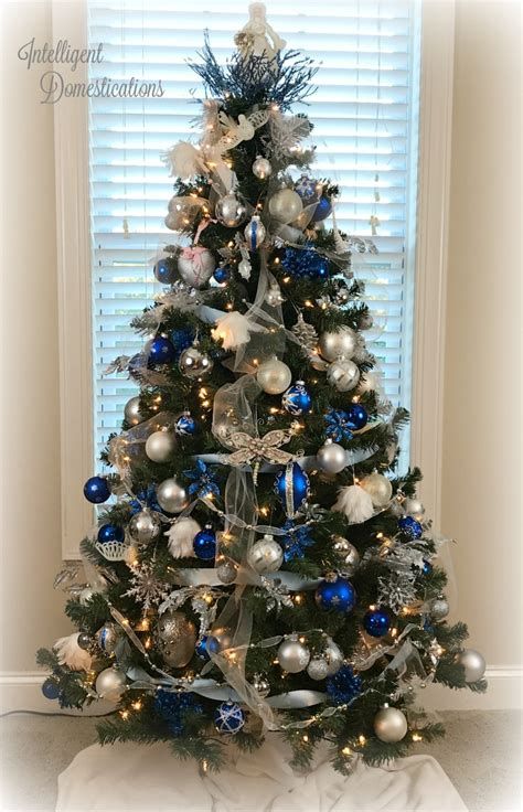 Blue And Silver Christmas Tree Decor Ideas 41