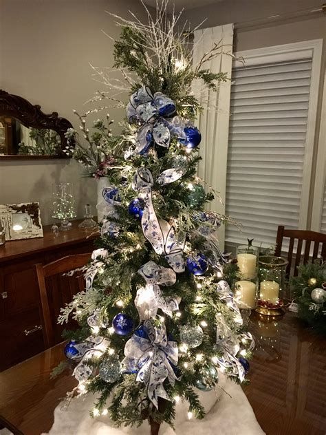 Blue And Silver Christmas Tree Decor Ideas 43