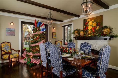 Chic Blue Christmas Dining Room Ideas For Inspiration 01