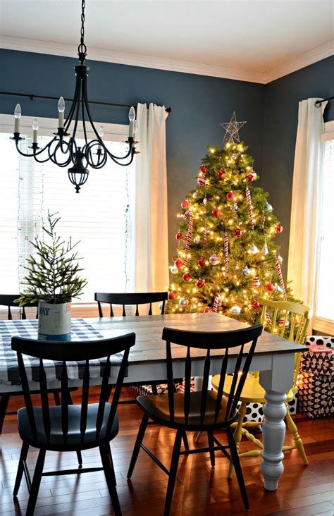Chic Blue Christmas Dining Room Ideas For Inspiration 09