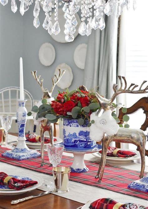 Chic Blue Christmas Dining Room Ideas For Inspiration 12