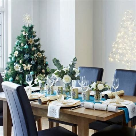 Chic Blue Christmas Dining Room Ideas For Inspiration 13