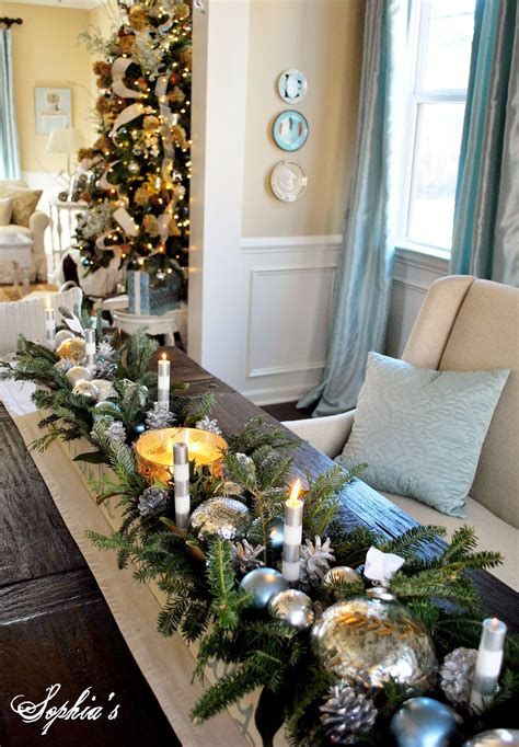 Chic Blue Christmas Dining Room Ideas For Inspiration 15
