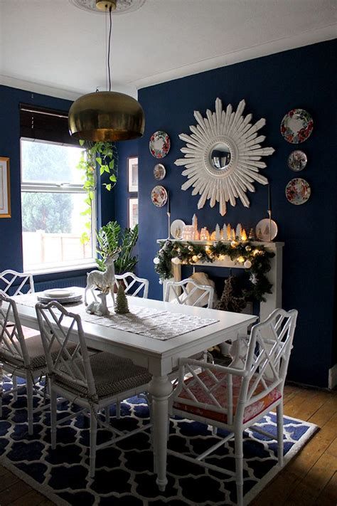 Chic Blue Christmas Dining Room Ideas For Inspiration 17