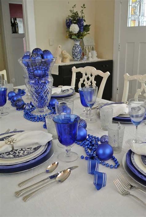 Chic Blue Christmas Dining Room Ideas For Inspiration 19