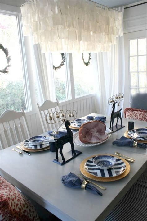 Chic Blue Christmas Dining Room Ideas For Inspiration 24