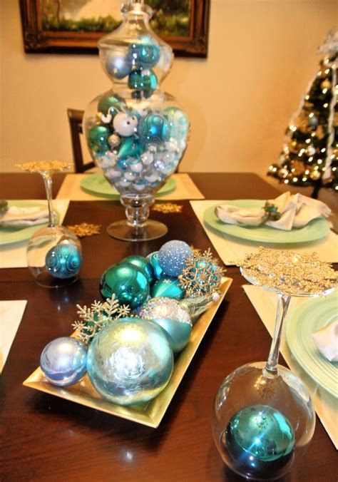Chic Blue Christmas Dining Room Ideas For Inspiration 25