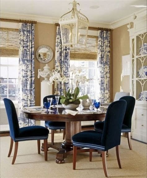 Chic Blue Christmas Dining Room Ideas For Inspiration 33