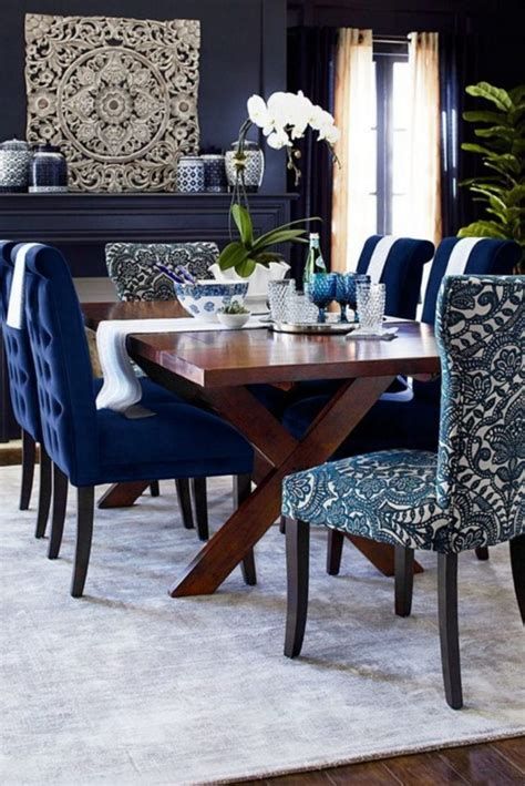 Chic Blue Christmas Dining Room Ideas For Inspiration 37