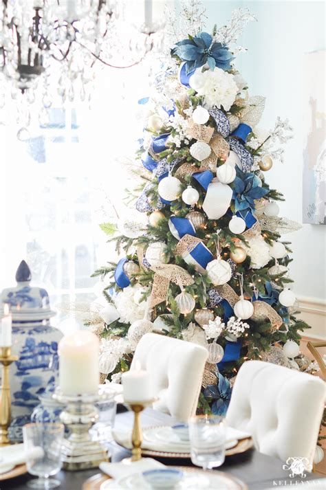 Chic Blue Christmas Dining Room Ideas For Inspiration 40