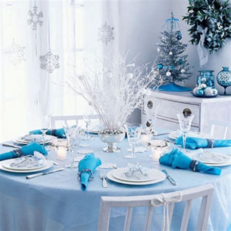 Chic Blue Christmas Dining Room Ideas For Inspiration 43