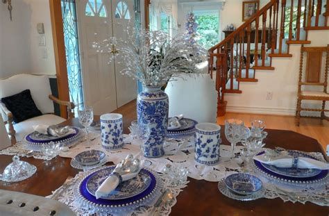 Chic Blue Christmas Dining Room Ideas For Inspiration 45