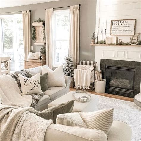 Comfortable Winter Living Room Decor Ideas For Inspiration 10