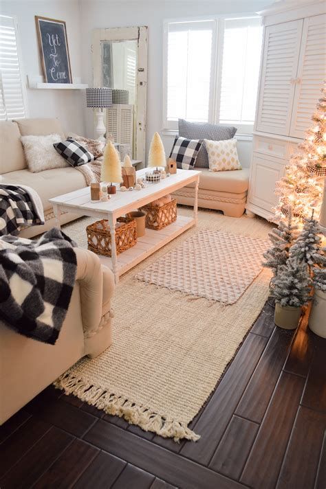 Comfortable Winter Living Room Decor Ideas For Inspiration 28