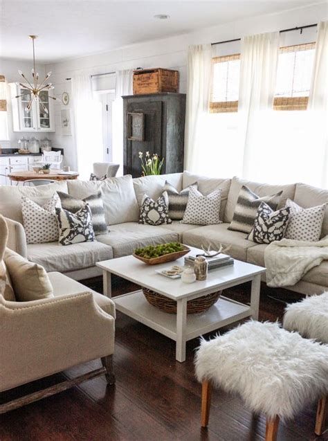 Comfortable Winter Living Room Decor Ideas For Inspiration 32