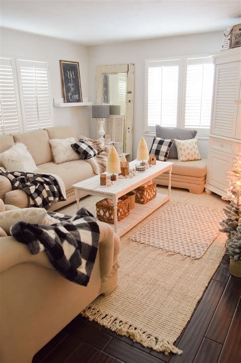Comfortable Winter Living Room Decor Ideas For Inspiration 35