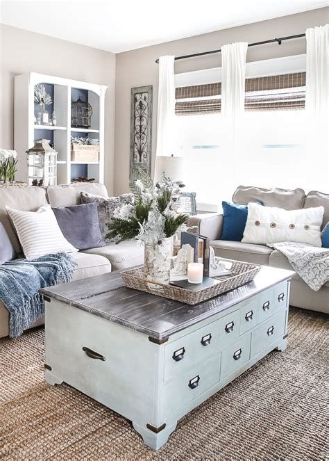 Comfortable Winter Living Room Decor Ideas For Inspiration 37