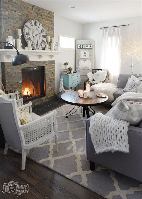 Comfortable Winter Living Room Decor Ideas For Inspiration 38