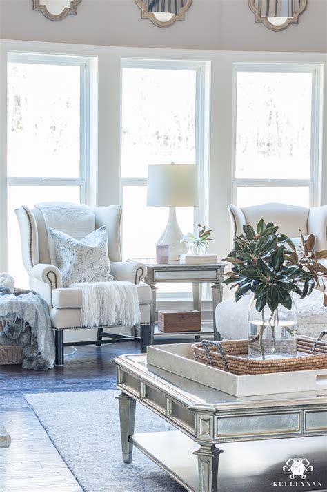 Comfortable Winter Living Room Decor Ideas For Inspiration 41
