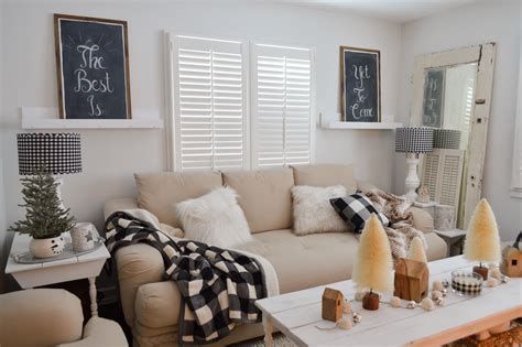 Comfortable Winter Living Room Decor Ideas For Inspiration 42