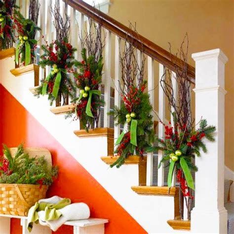 Gorgeous Christmas Staircase Decor Ideas For Inspiration 01