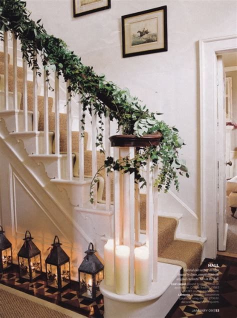 Gorgeous Christmas Staircase Decor Ideas For Inspiration 10