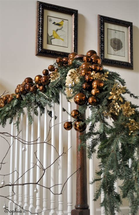 Gorgeous Christmas Staircase Decor Ideas For Inspiration 11