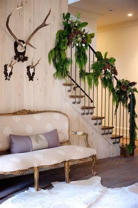 Gorgeous Christmas Staircase Decor Ideas For Inspiration 13