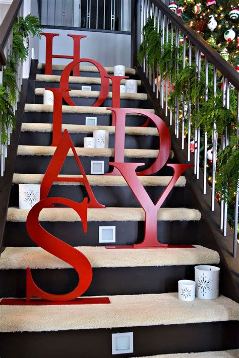 Gorgeous Christmas Staircase Decor Ideas For Inspiration 15