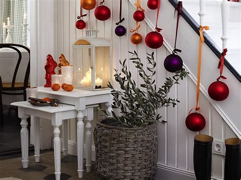 Gorgeous Christmas Staircase Decor Ideas For Inspiration 23