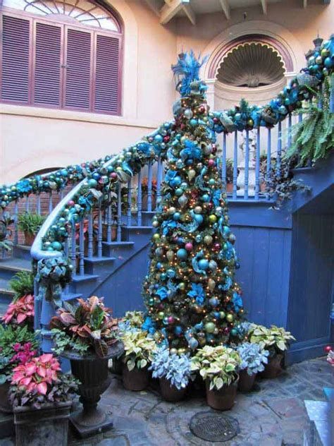 Gorgeous Christmas Staircase Decor Ideas For Inspiration 27