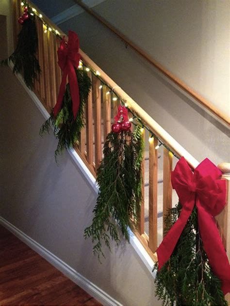 Gorgeous Christmas Staircase Decor Ideas For Inspiration 31