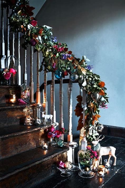Gorgeous Christmas Staircase Decor Ideas For Inspiration 33