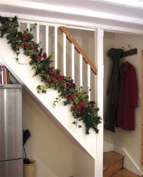Gorgeous Christmas Staircase Decor Ideas For Inspiration 41