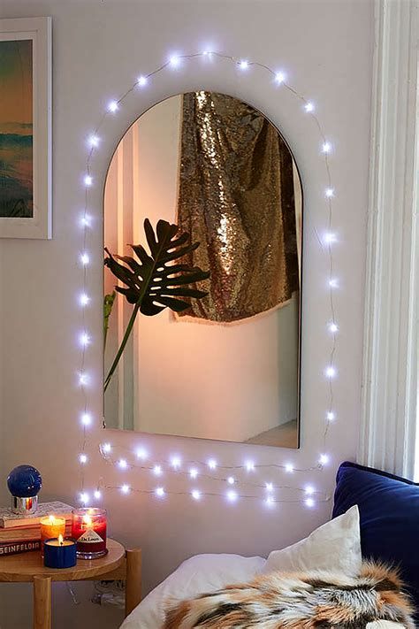 Marvelous Christmas Lighting Decoration Ideas For Your Bedroom 01