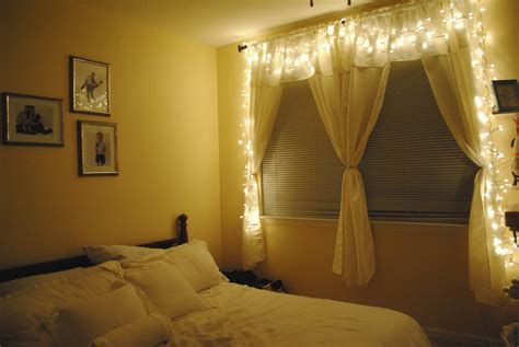 Marvelous Christmas Lighting Decoration Ideas For Your Bedroom 04