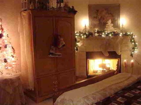 Marvelous Christmas Lighting Decoration Ideas For Your Bedroom 06