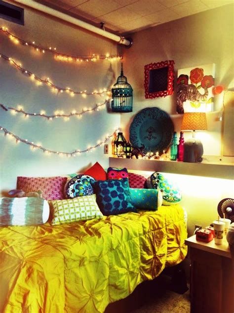 Marvelous Christmas Lighting Decoration Ideas For Your Bedroom 08