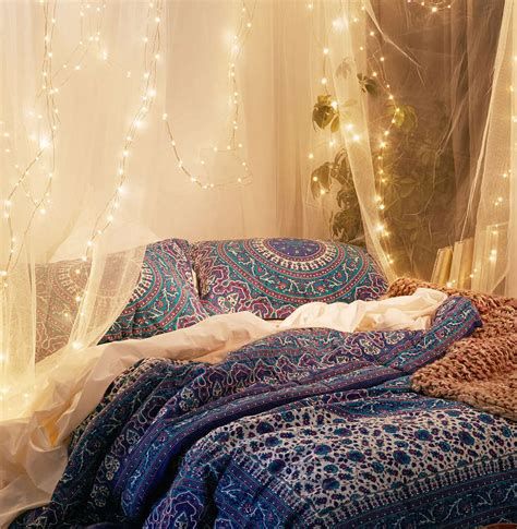 Marvelous Christmas Lighting Decoration Ideas For Your Bedroom 11