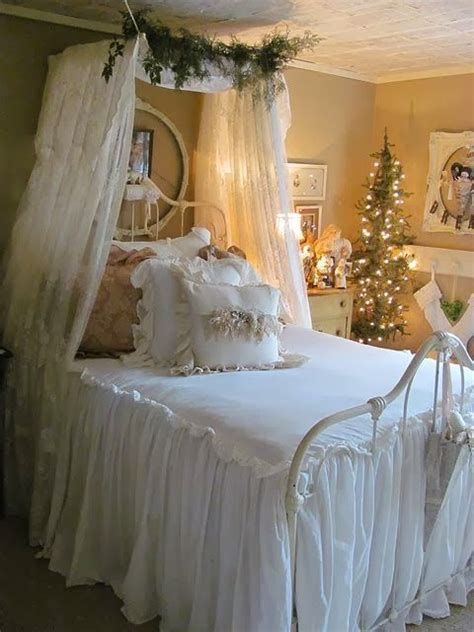 Marvelous Christmas Lighting Decoration Ideas For Your Bedroom 12