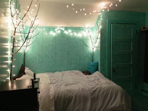 Marvelous Christmas Lighting Decoration Ideas For Your Bedroom 18