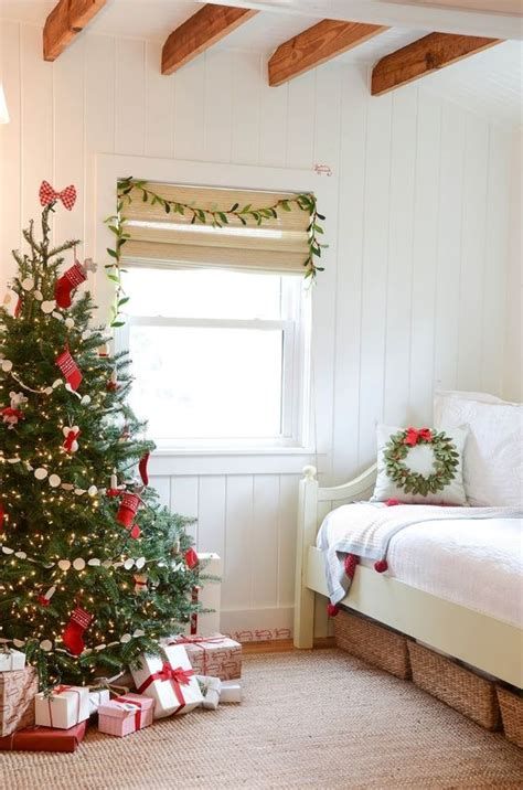 Marvelous Christmas Lighting Decoration Ideas For Your Bedroom 20