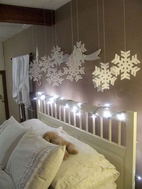 Marvelous Christmas Lighting Decoration Ideas For Your Bedroom 23