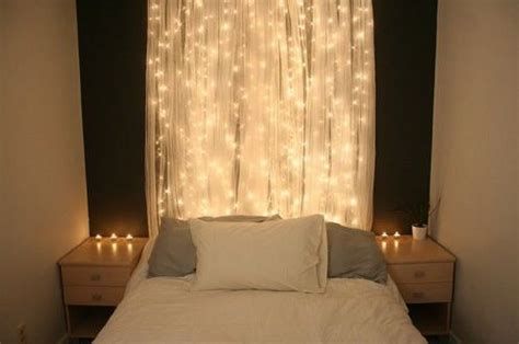 Marvelous Christmas Lighting Decoration Ideas For Your Bedroom 32