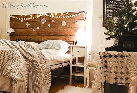 Marvelous Christmas Lighting Decoration Ideas For Your Bedroom 33