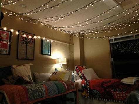 Marvelous Christmas Lighting Decoration Ideas For Your Bedroom 35